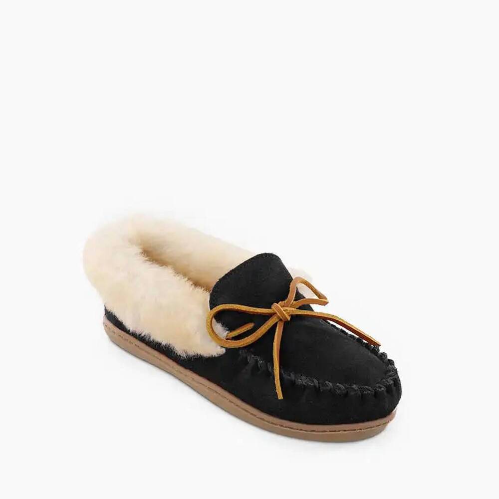 NEW MINNETONKA women's alpine sheepskin moccasins in black